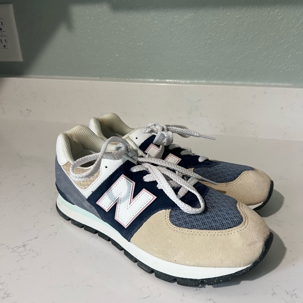 Kids New Balance Navy and Cream Sneakers size 6.5
